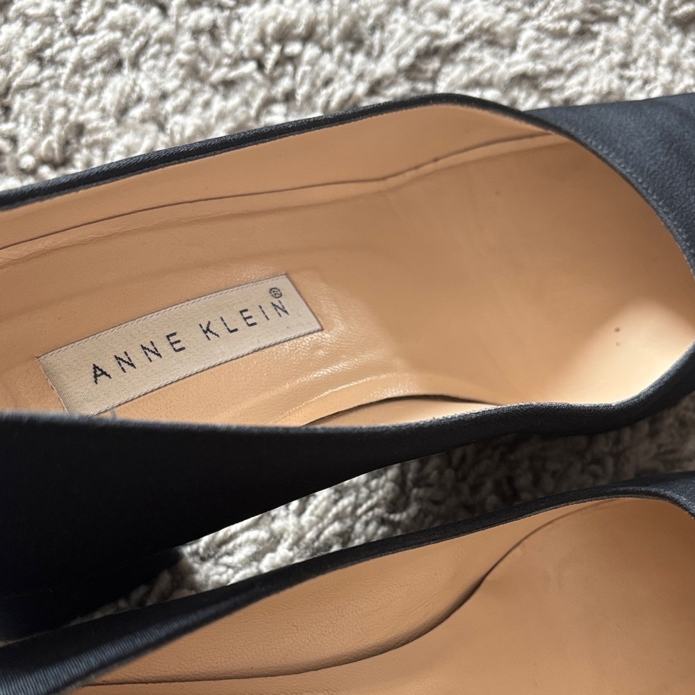 Anne Klein Black Square-Toe Mid Block Heel Pumps - Picture 12 of 13